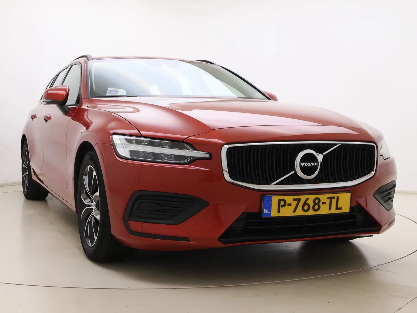 Volvo V60 (2022) — foto 1