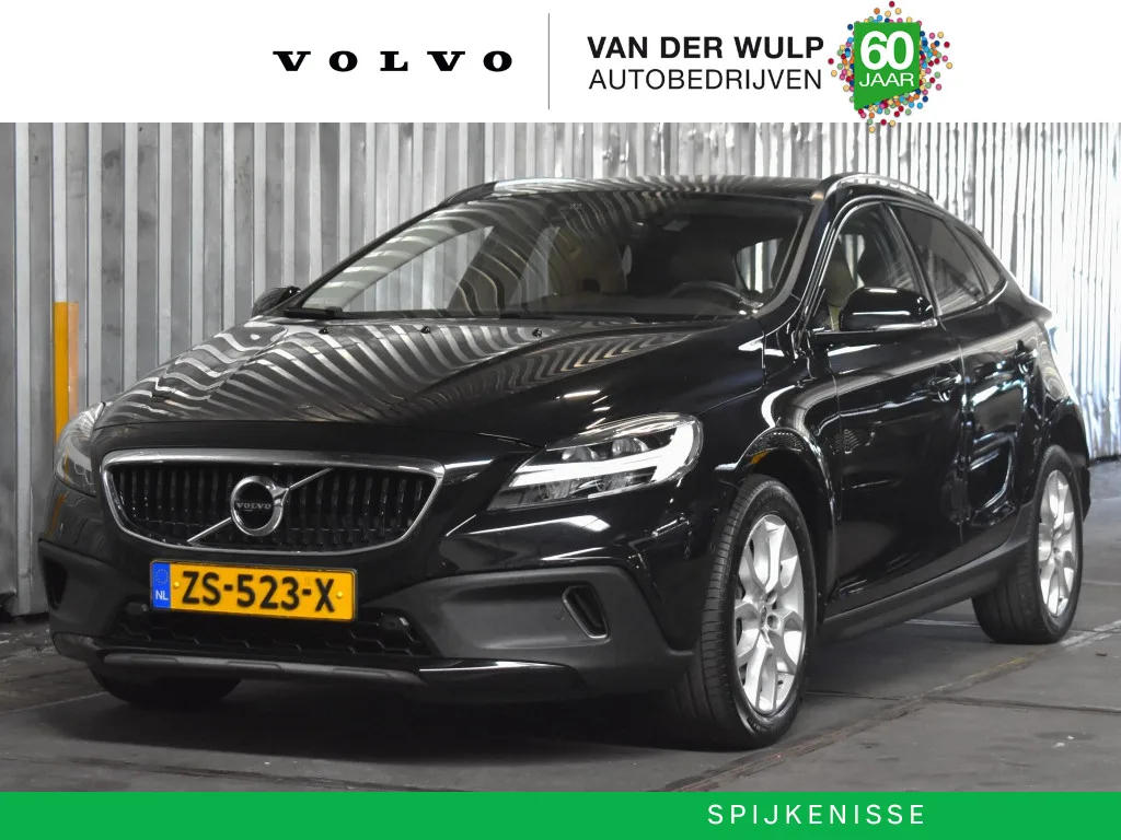 Volvo V40 Cross Country (2019) — foto 1