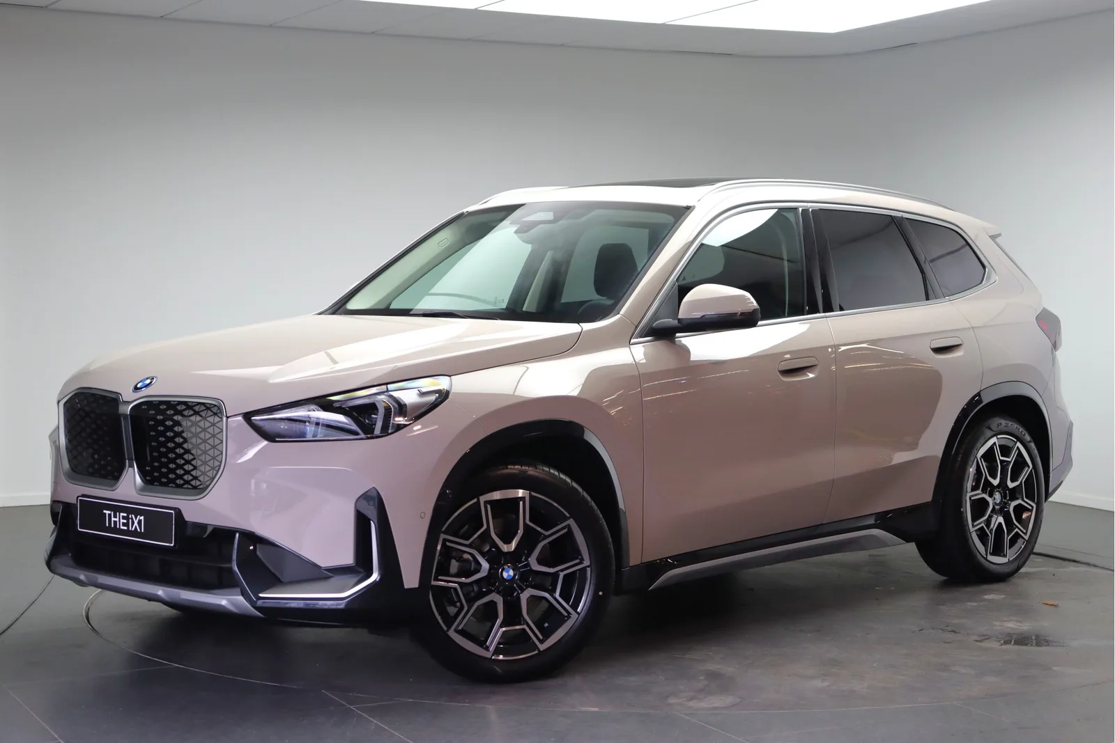 BMW iX1 (2026) — foto 1