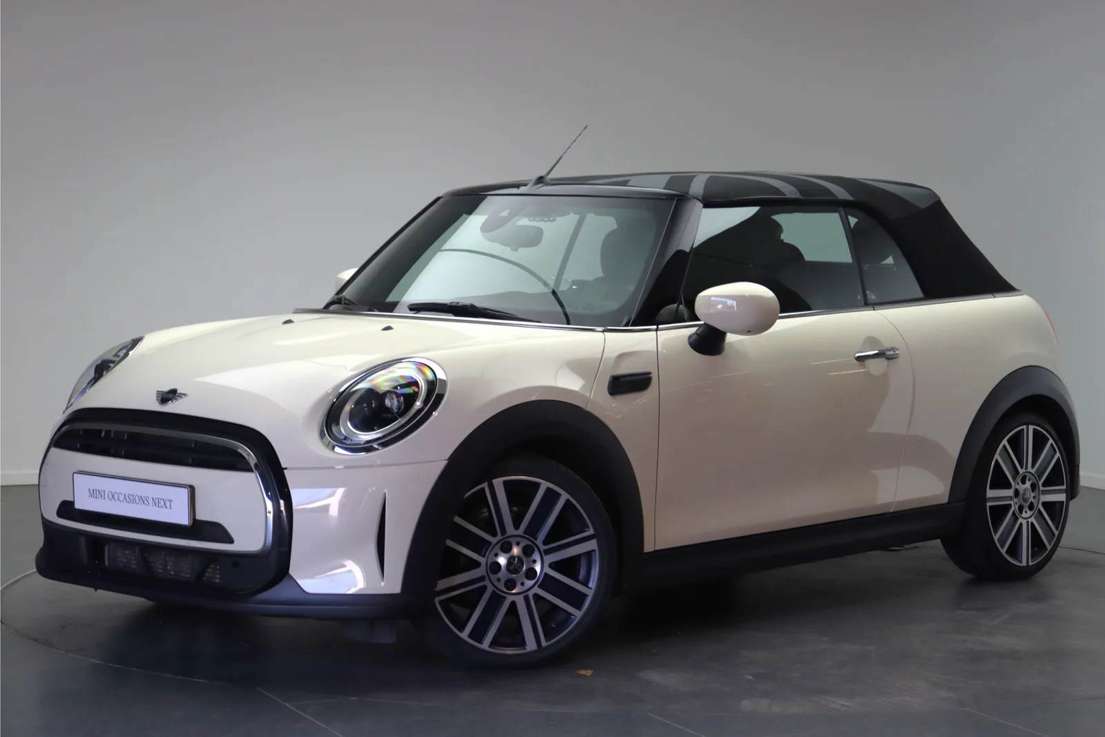 MINI Cabrio (2021) — foto 1