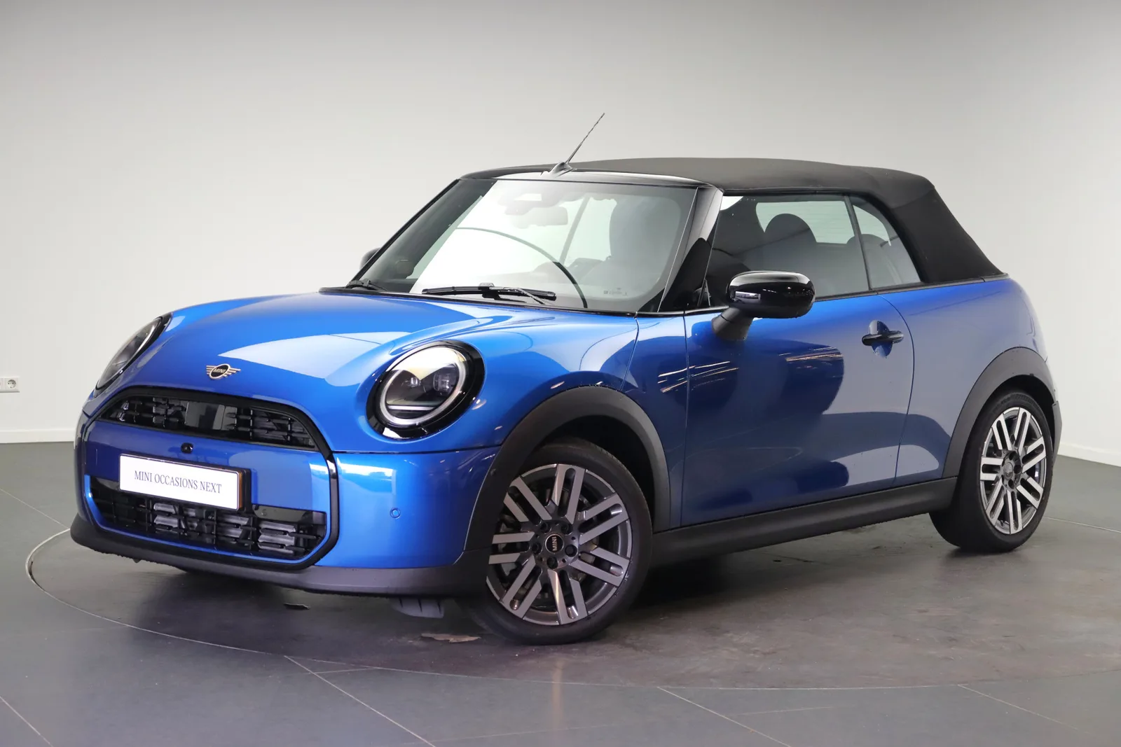 MINI Cabrio (2026) — foto 1