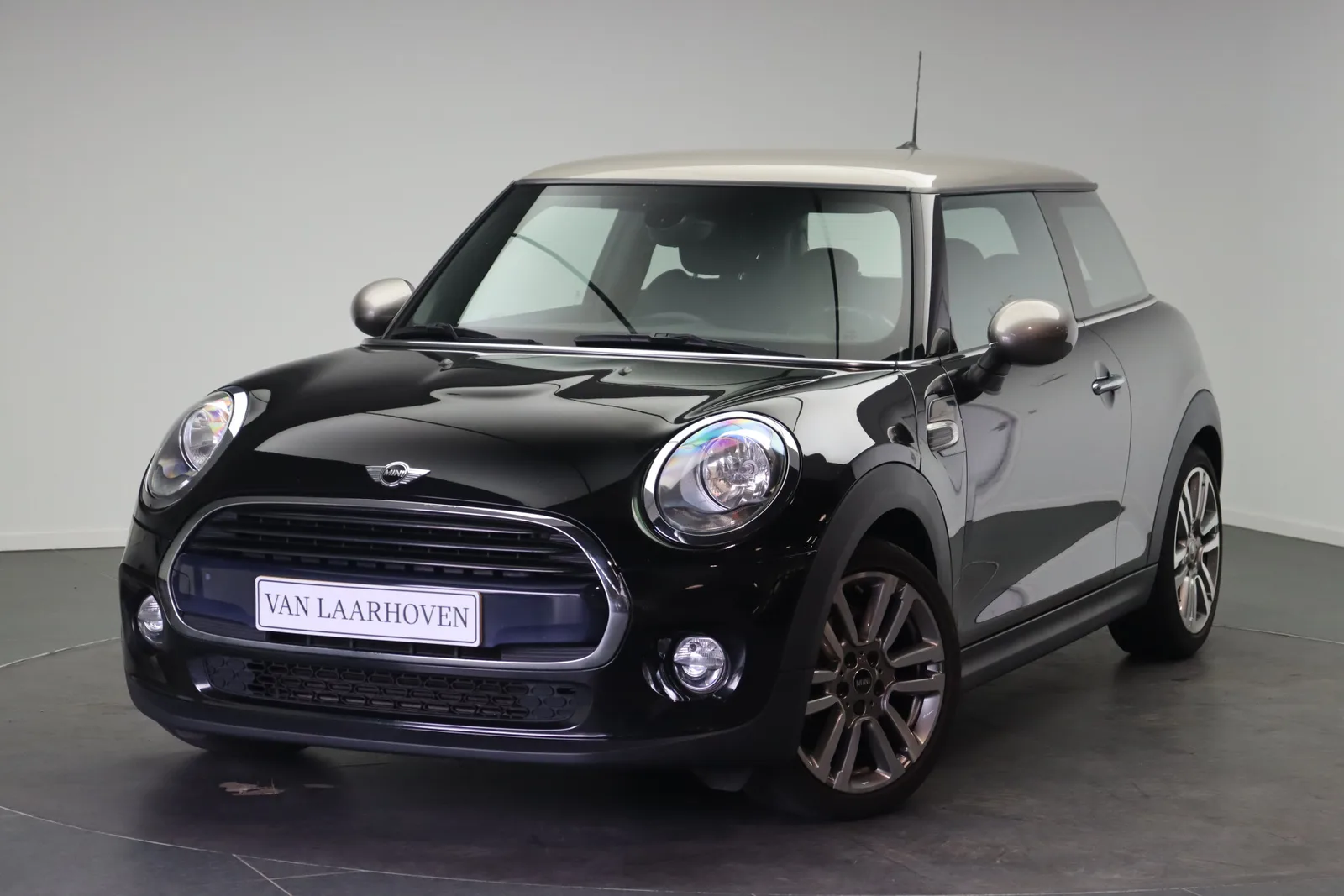 MINI Hatchback (2017) — foto 1