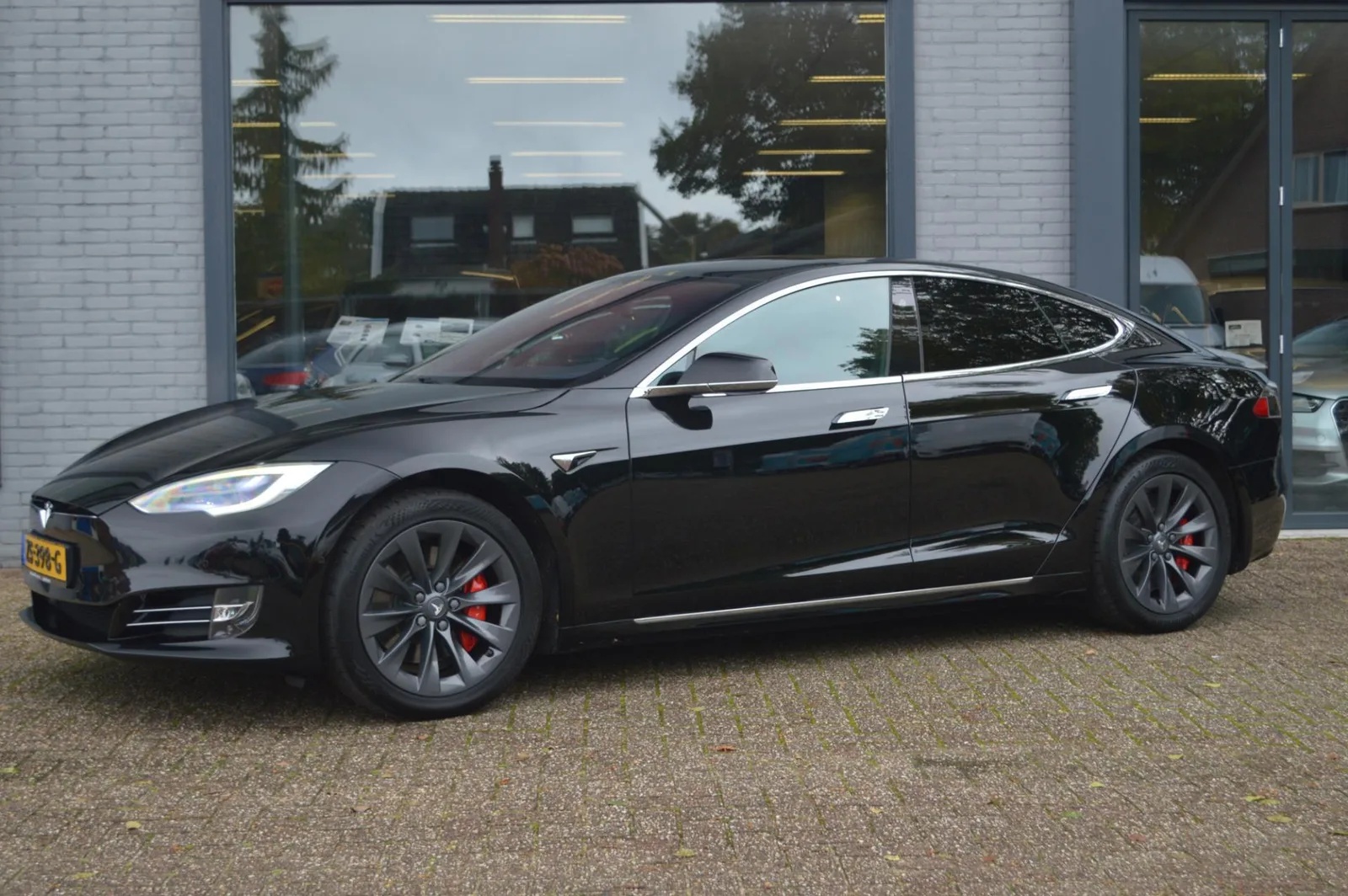Tesla Model S (2019) — foto 1