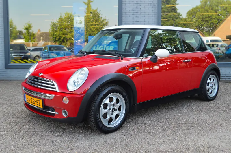 MINI Cooper (2004)