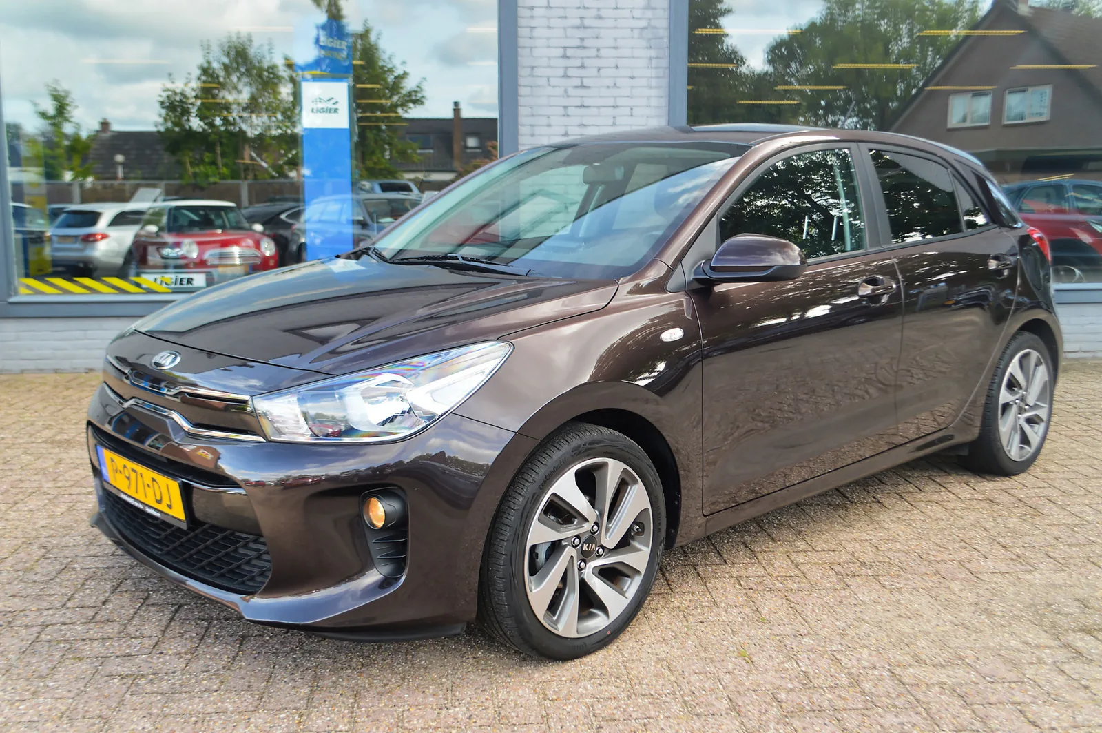Kia Rio (2017) — foto 1