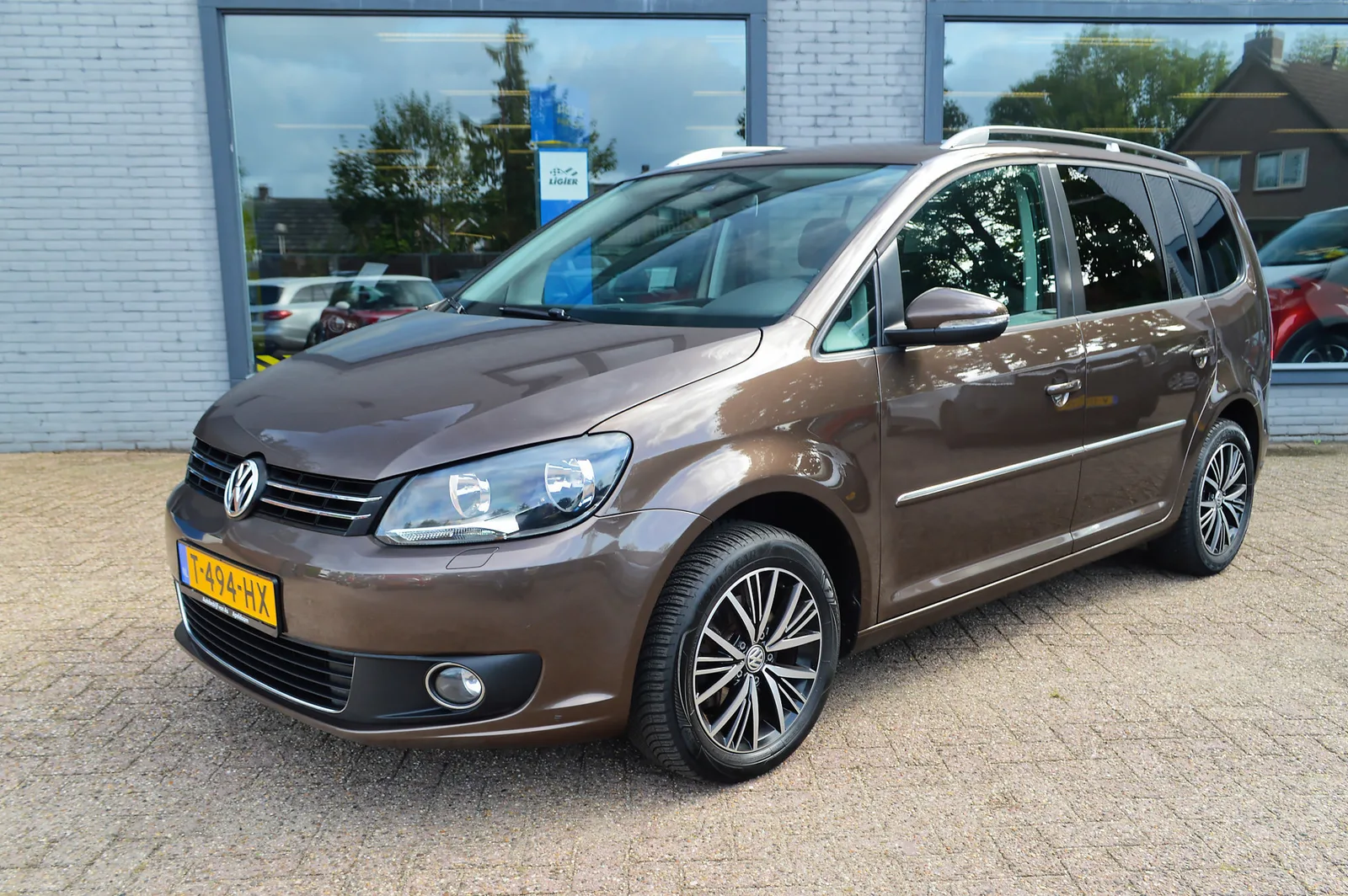 Volkswagen Touran (2011) — foto 1