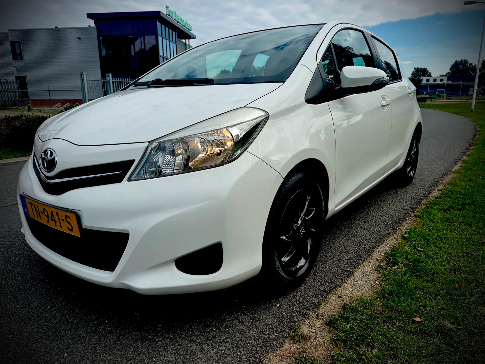 Toyota Yaris (2012) — foto 1
