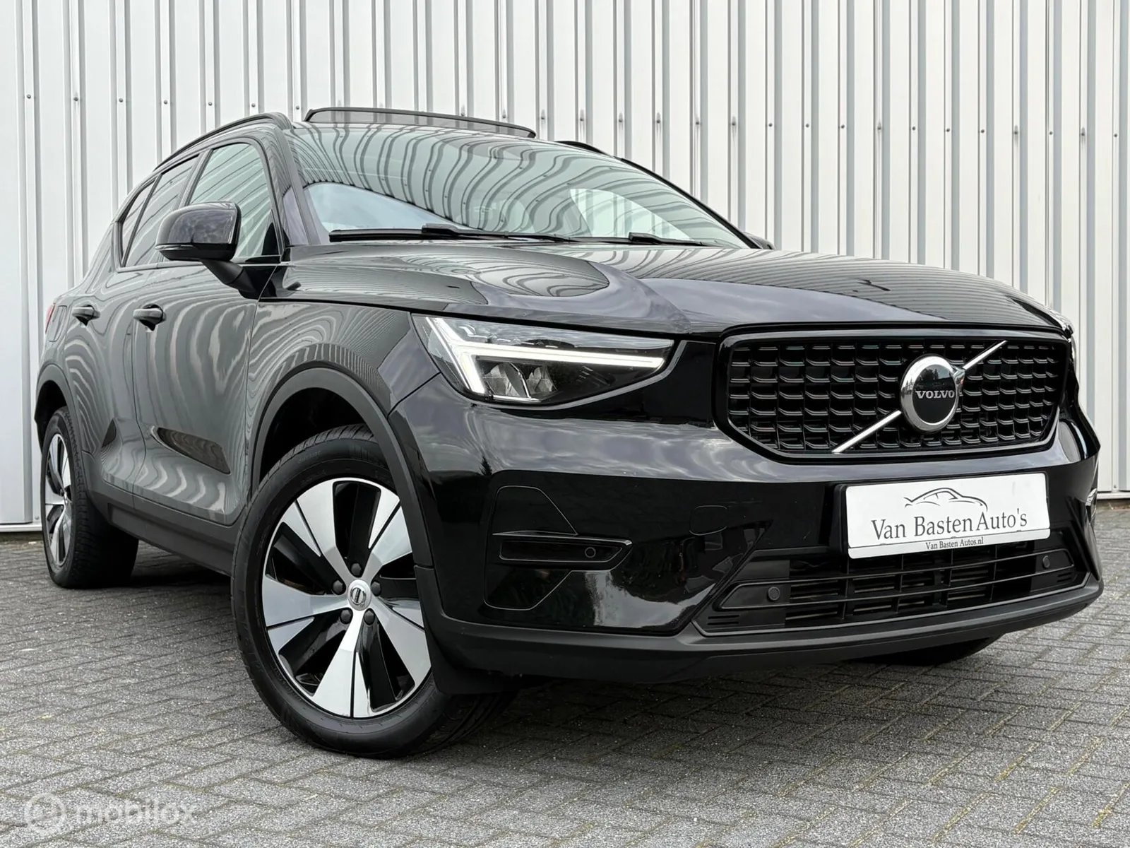 Volvo XC40 (2023) — foto 1