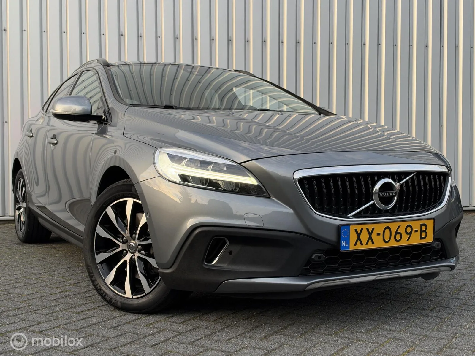 Volvo V40 Cross Country (2019) — foto 1