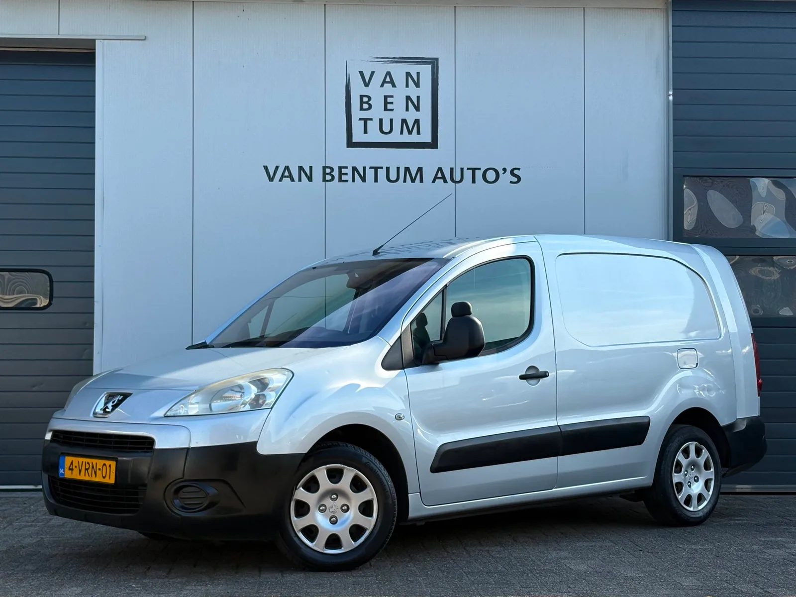 Peugeot Partner (2011) — foto 1