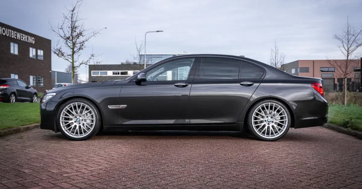 BMW 7-Serie (2013) — foto 1