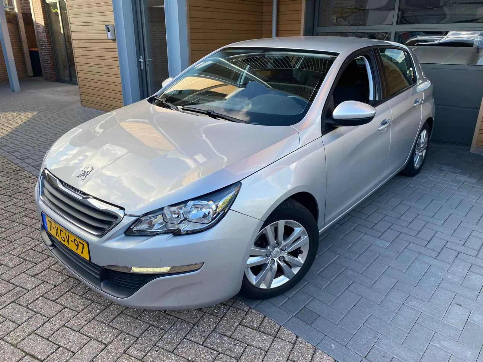 Peugeot 308 (2014) — foto 1