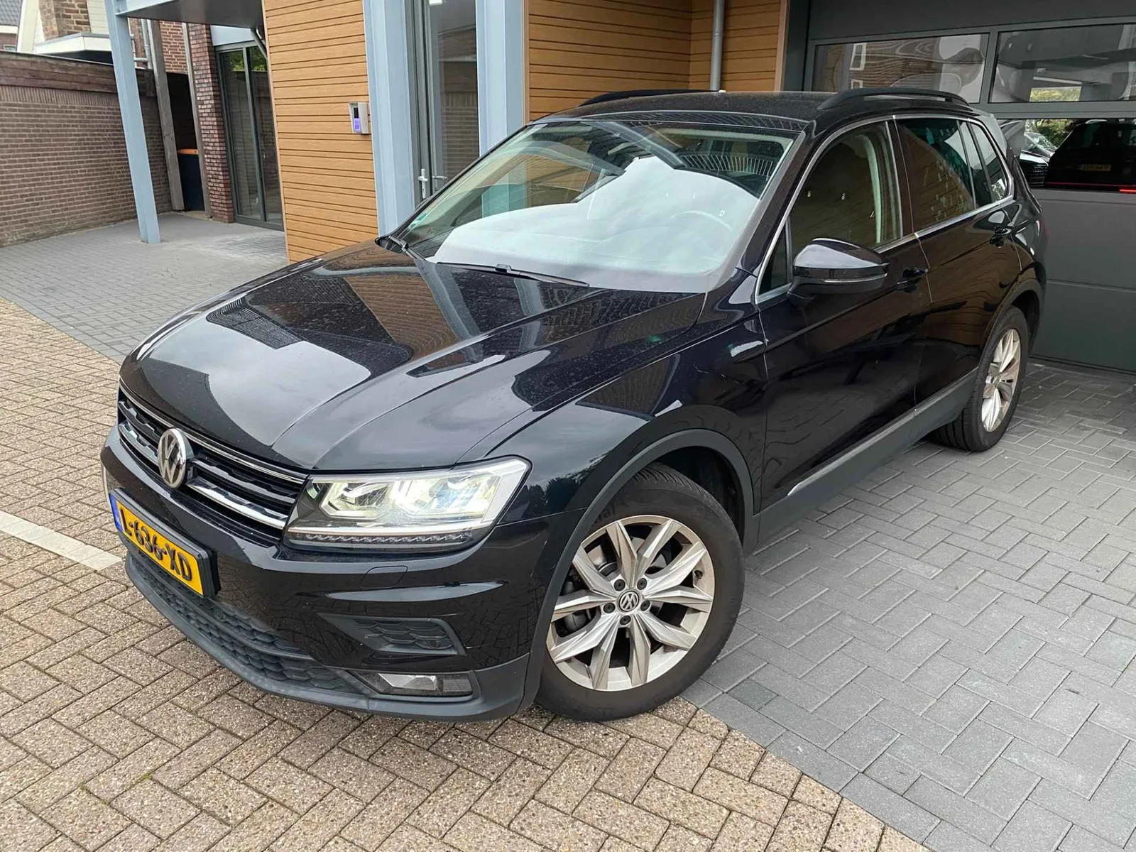 Volkswagen Tiguan (2018) — foto 1