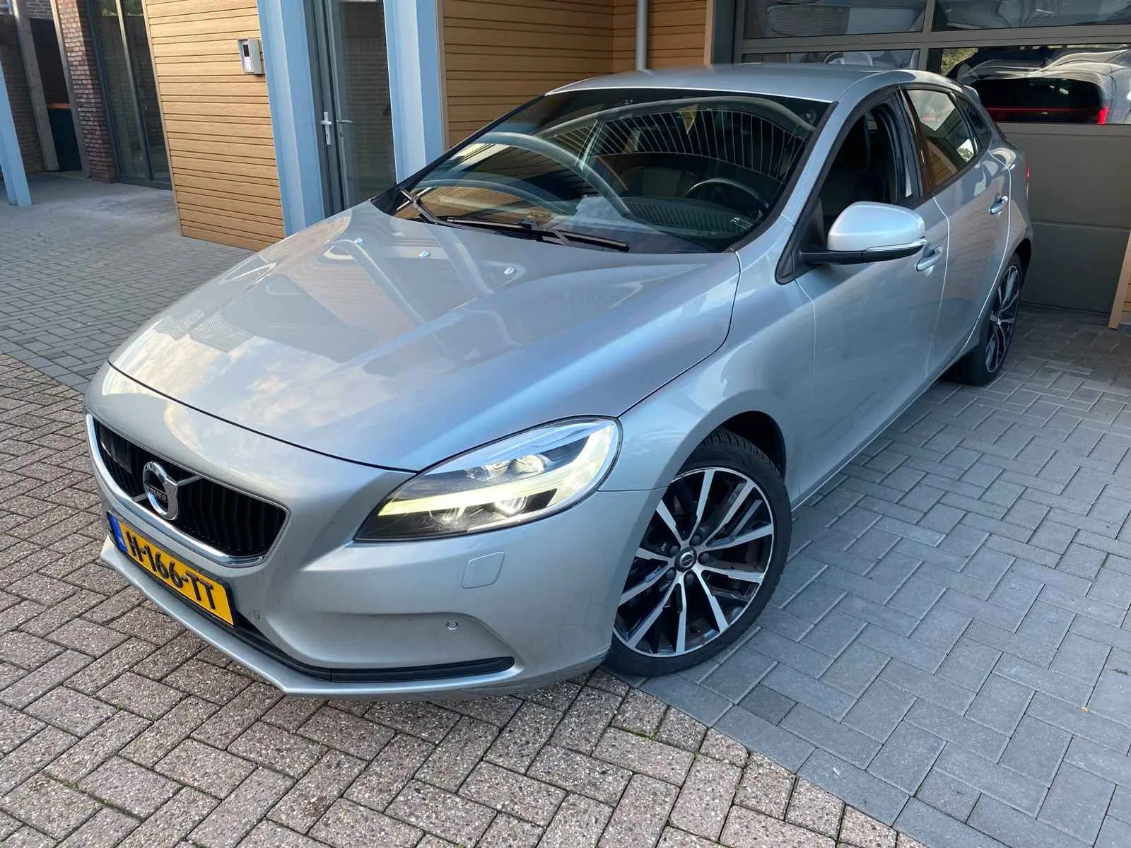 Volvo V40 (2018) — foto 1