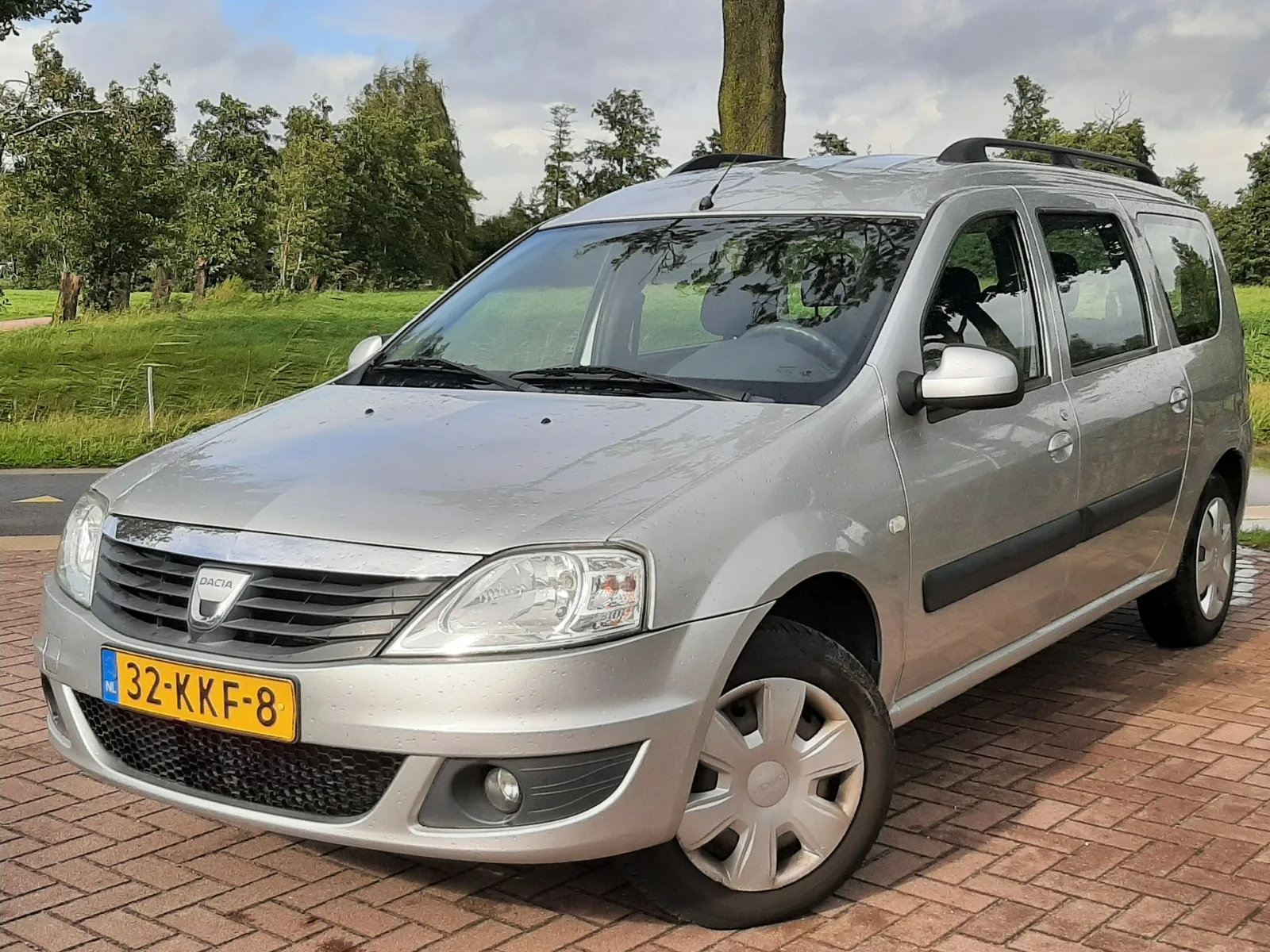 Dacia Logan (2010) — foto 1