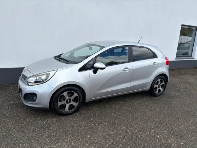 Kia Rio (2011) — foto 1