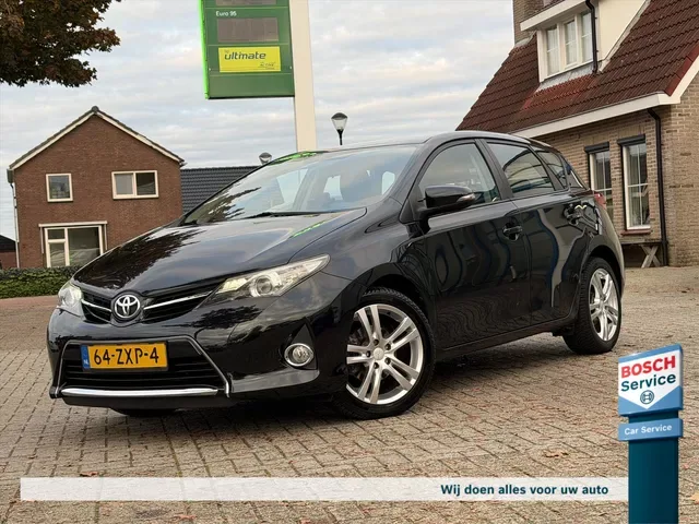 Toyota Auris (2013) — foto 1
