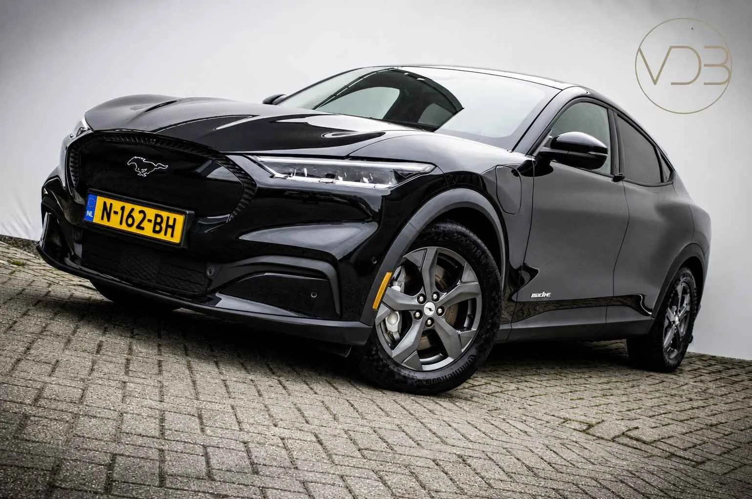 Ford Mustang Mach-E (2021) — foto 1