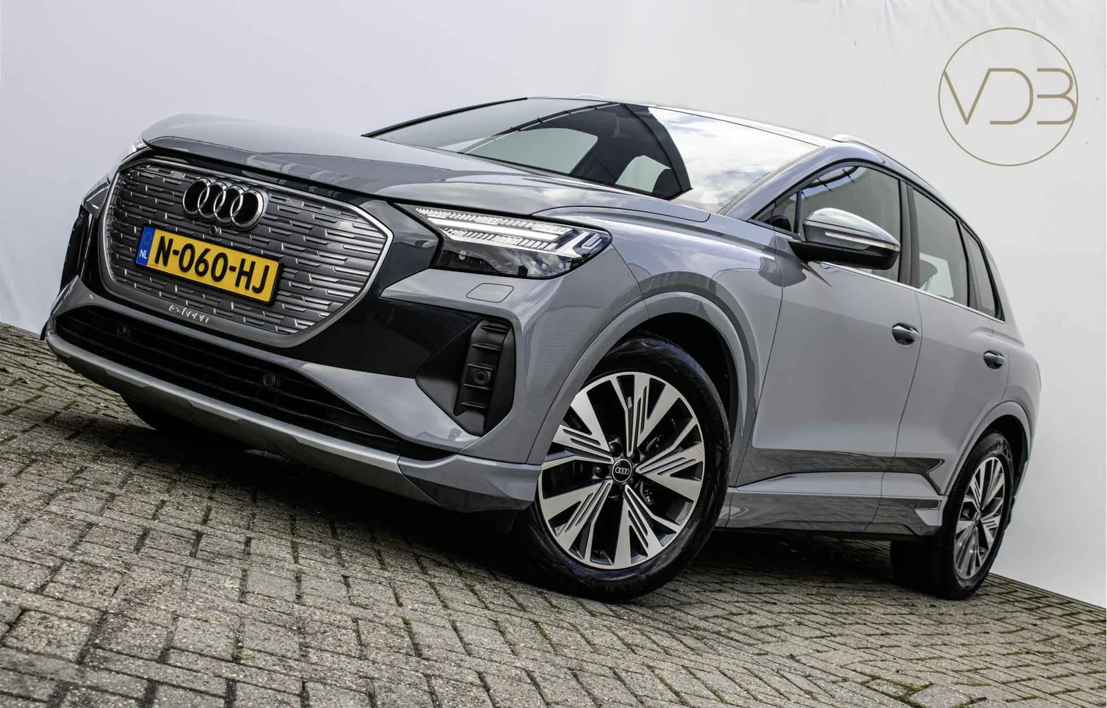 Audi Q4 e-tron (2021) — foto 1