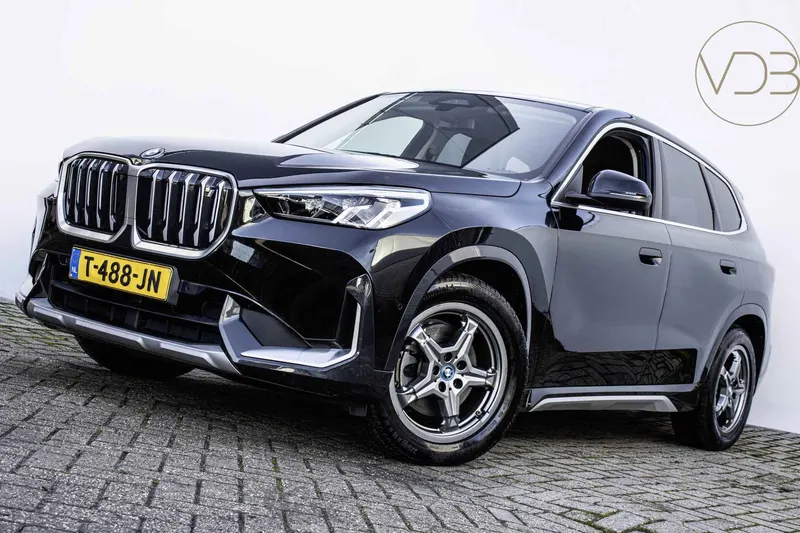 BMW iX1 (2023)