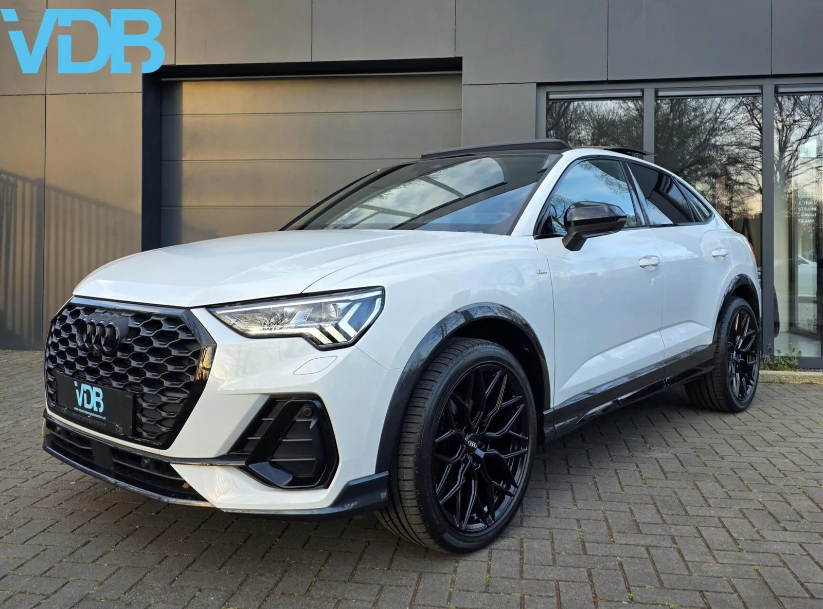 Audi Q3 Sportback (2023) — foto 1