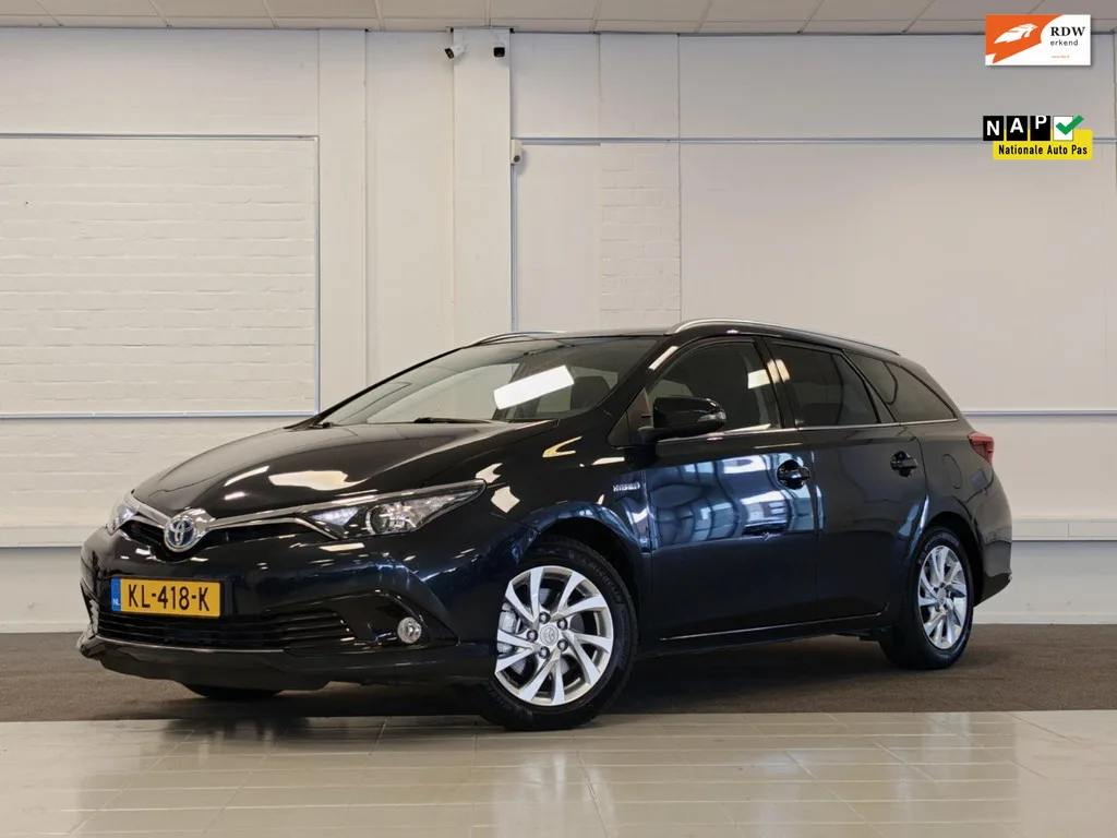 Toyota Auris (2016) — foto 1