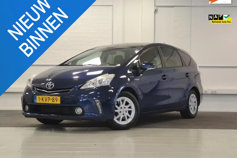 Toyota Prius Wagon (2013)