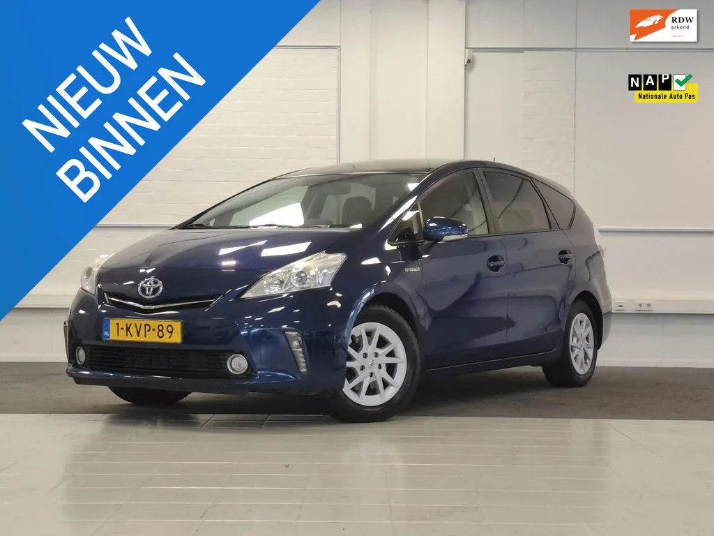 Toyota Prius Wagon (2013) — foto 1