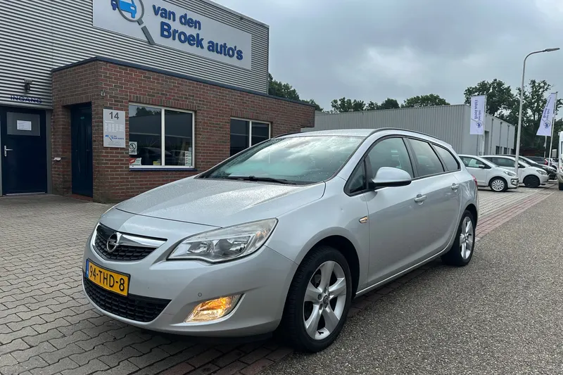 Opel Astra Sports Tourer (2012)