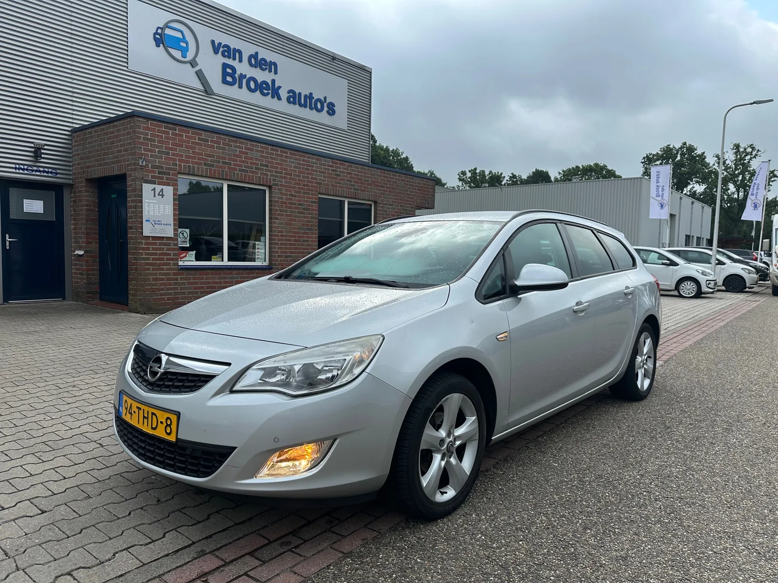 Opel Astra Sports Tourer (2012) — foto 1