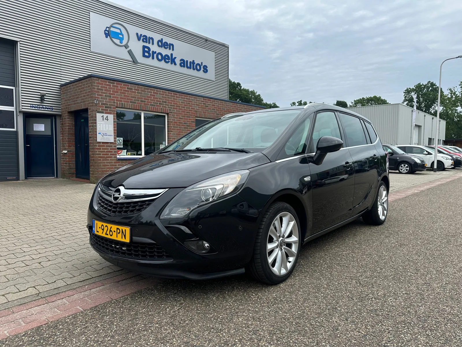 Opel Zafira Tourer (2014) — foto 1
