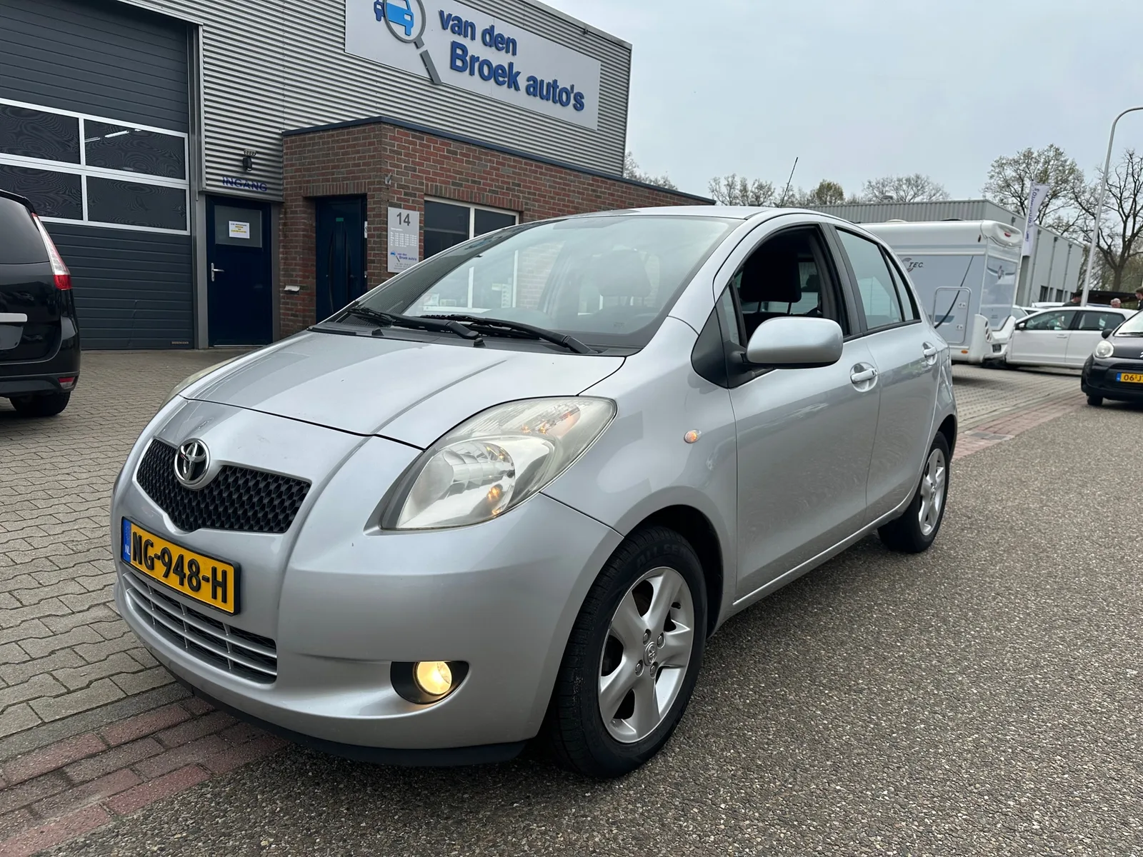 Toyota Yaris (2007) — foto 1