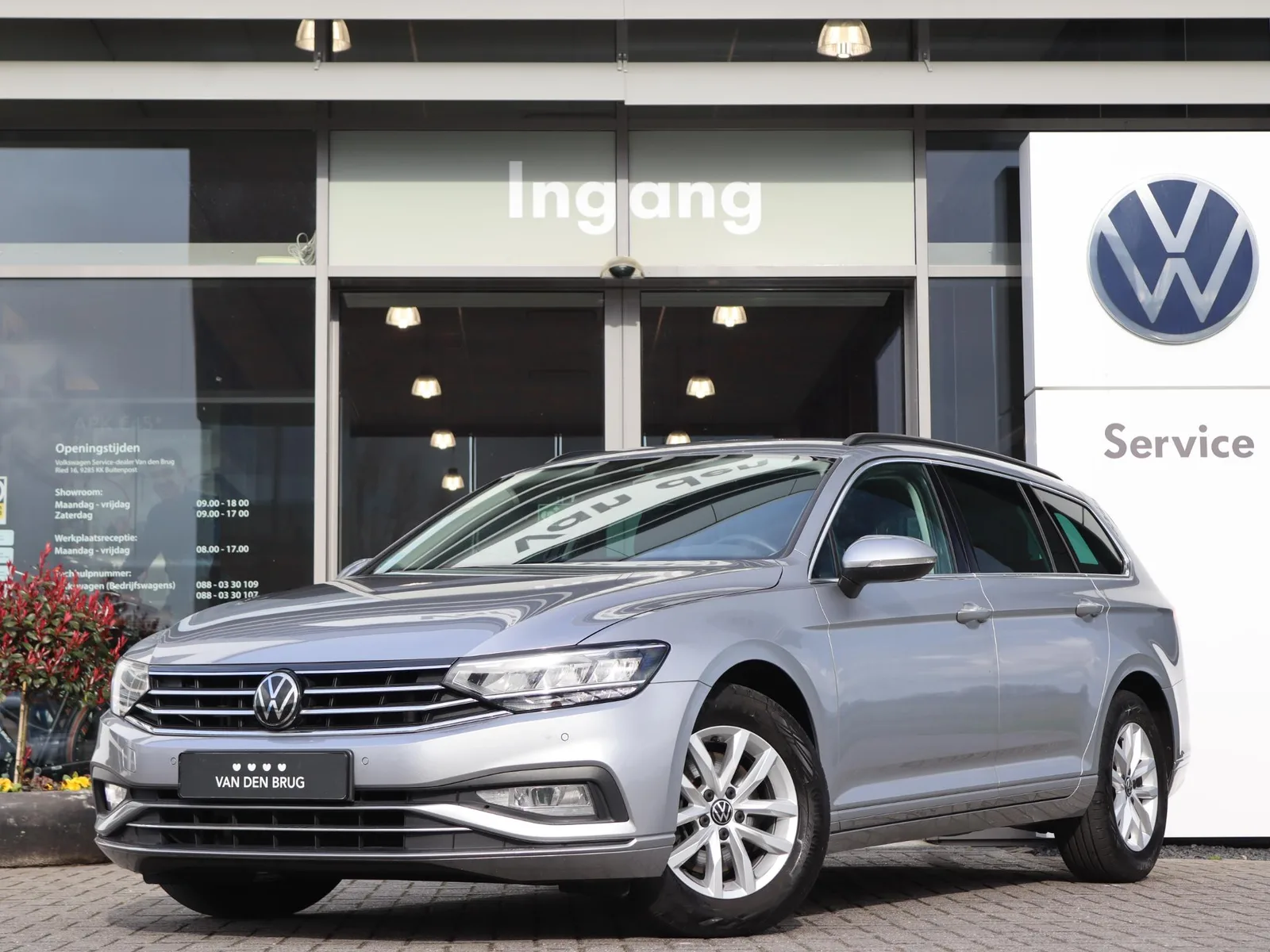 Volkswagen Passat (2023) — foto 1