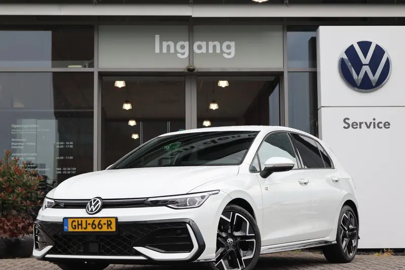 Volkswagen Golf (2024)