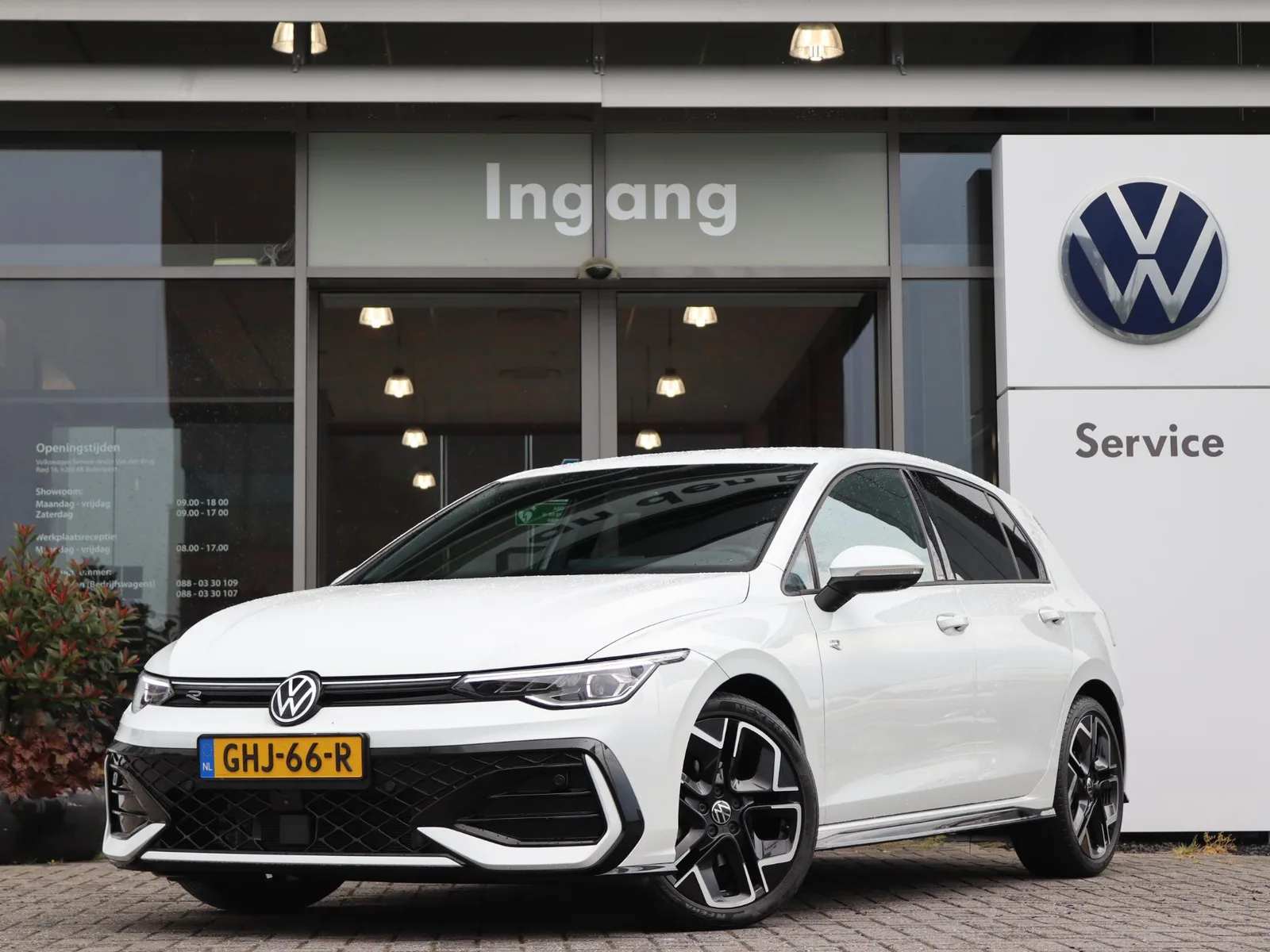 Volkswagen Golf (2024) — foto 1