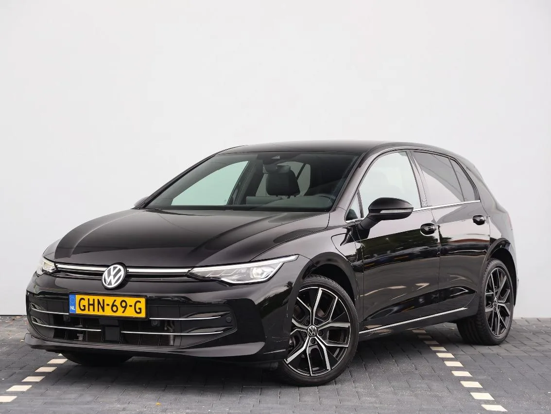 Volkswagen Golf (2024) — foto 1