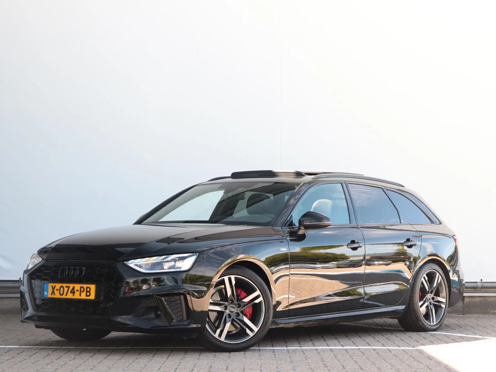 Audi A4 (2023) — foto 1