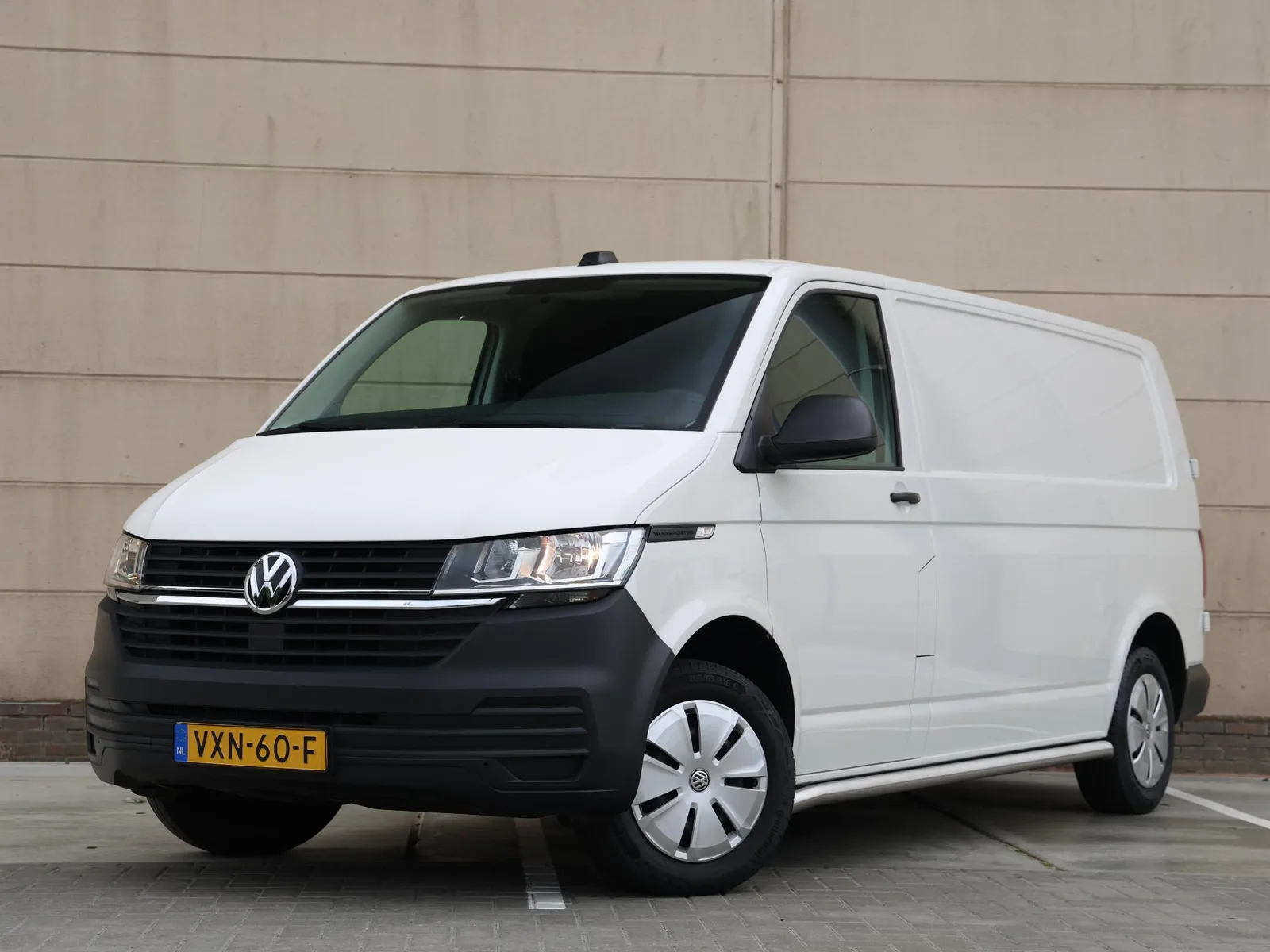 Volkswagen Transporter (2023) — foto 1