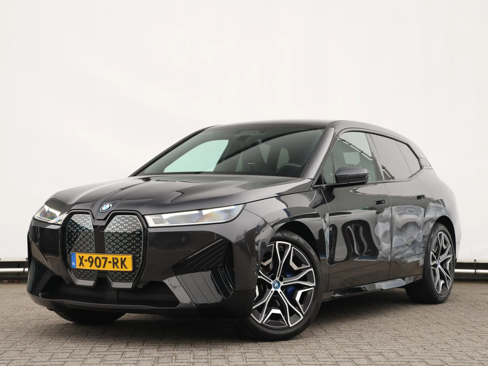 BMW iX (2024) — foto 1