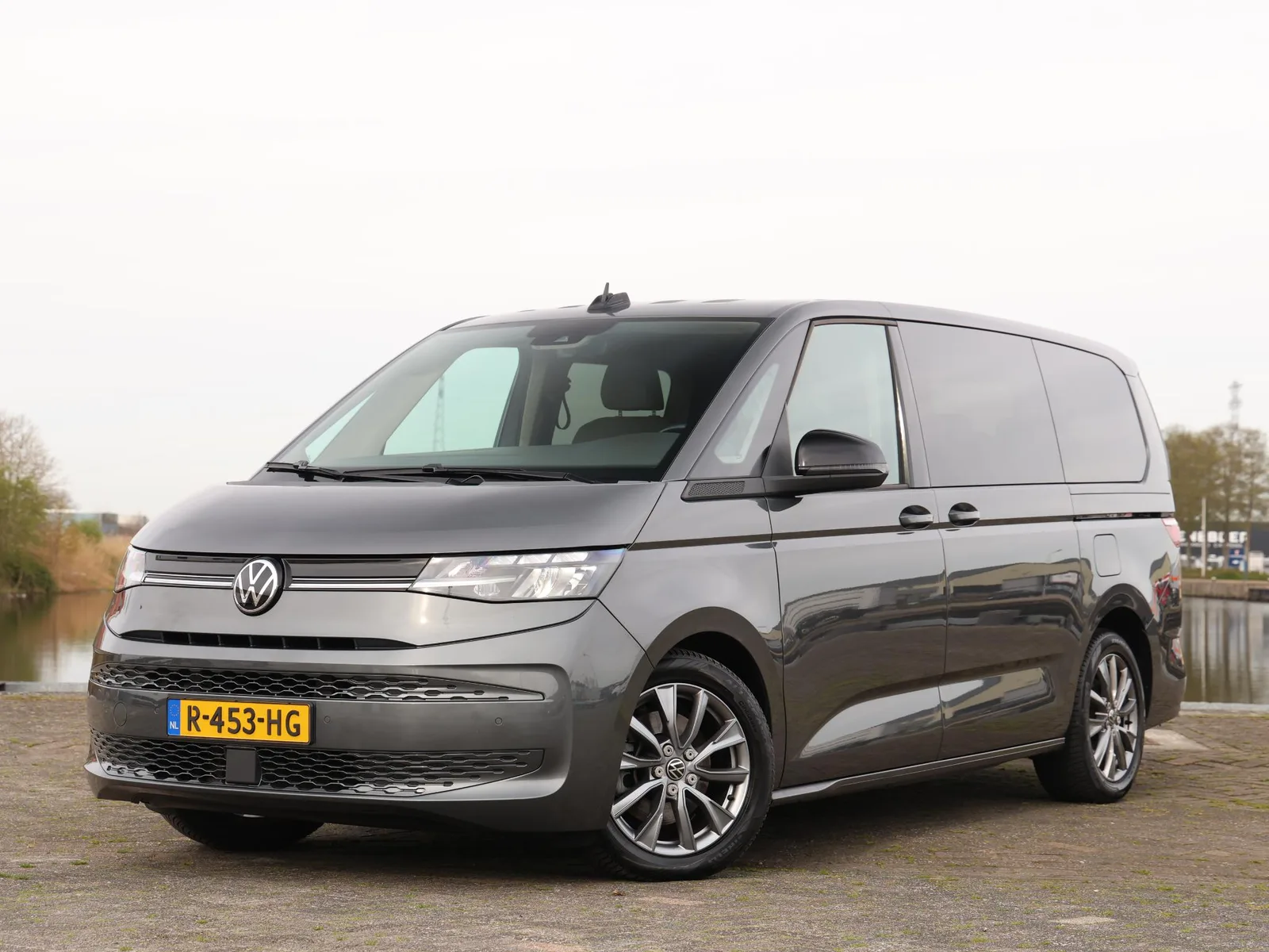 Volkswagen Multivan (2022) — foto 1
