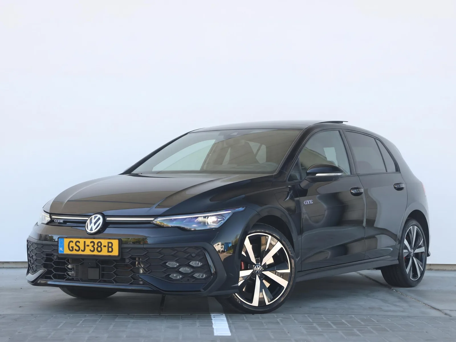 Volkswagen Golf (2024) — foto 1