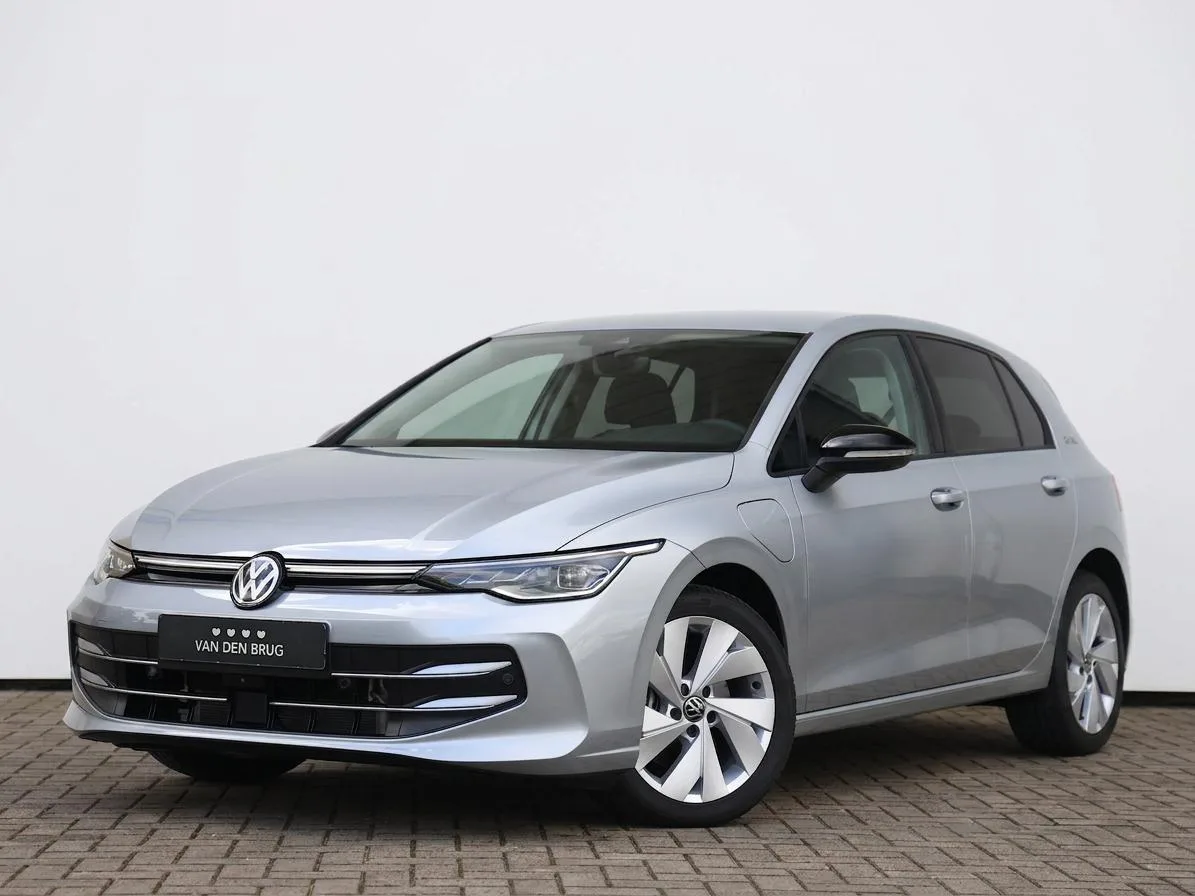 Volkswagen Golf (2025) — foto 1