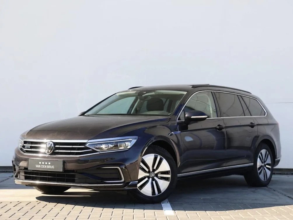 Volkswagen Passat (2022) — foto 1