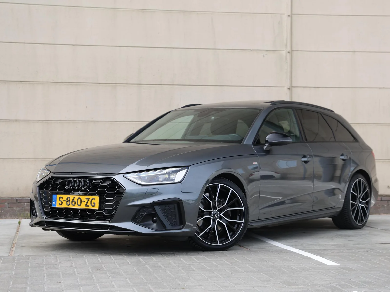 Audi A4 (2023) — foto 1