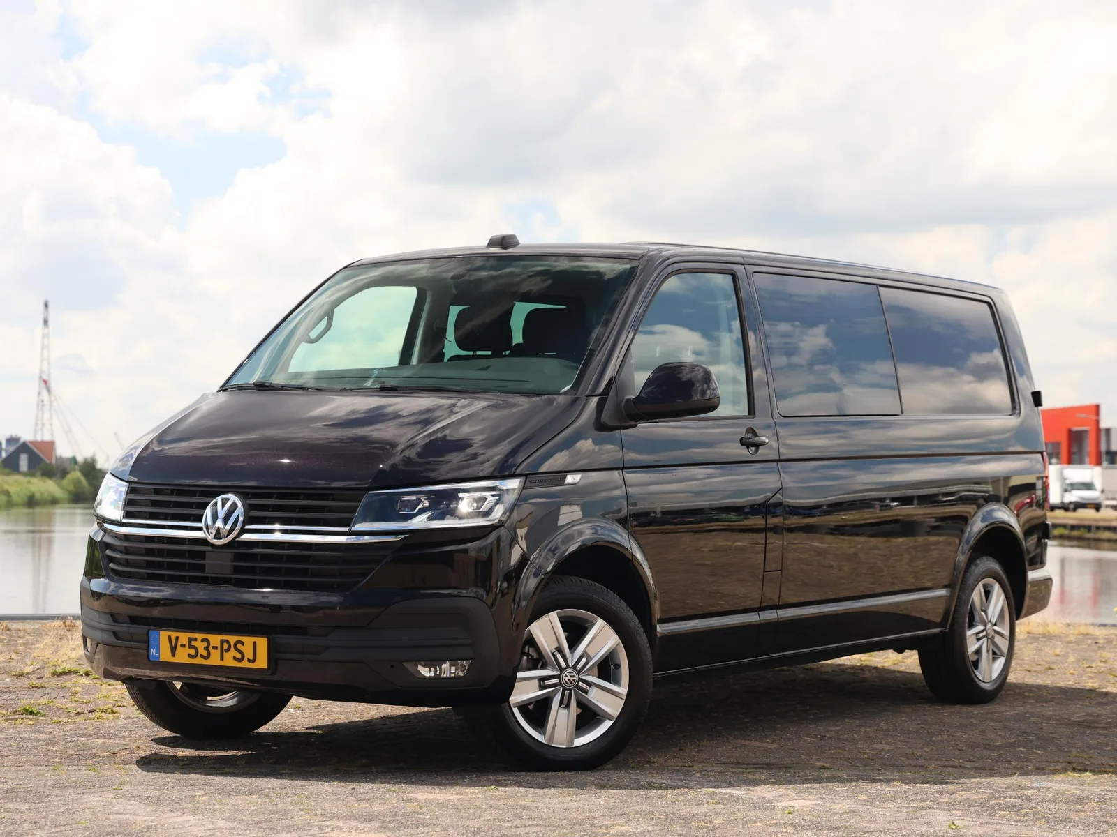 Volkswagen Transporter (2024) — foto 1