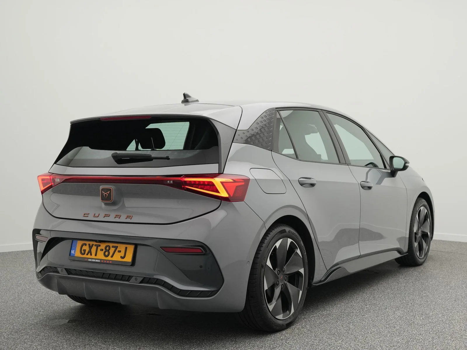 CUPRA Born (2023) — foto 1
