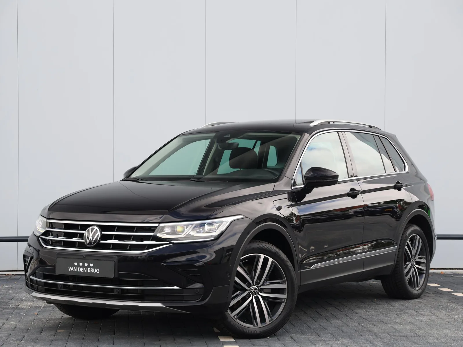 Volkswagen Tiguan (2024) — foto 1