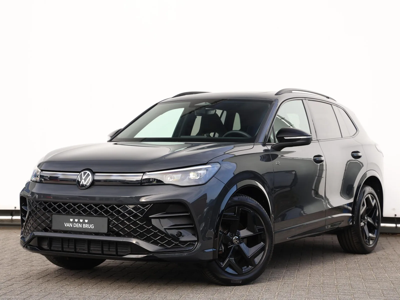 Volkswagen Tiguan (2024) — foto 1