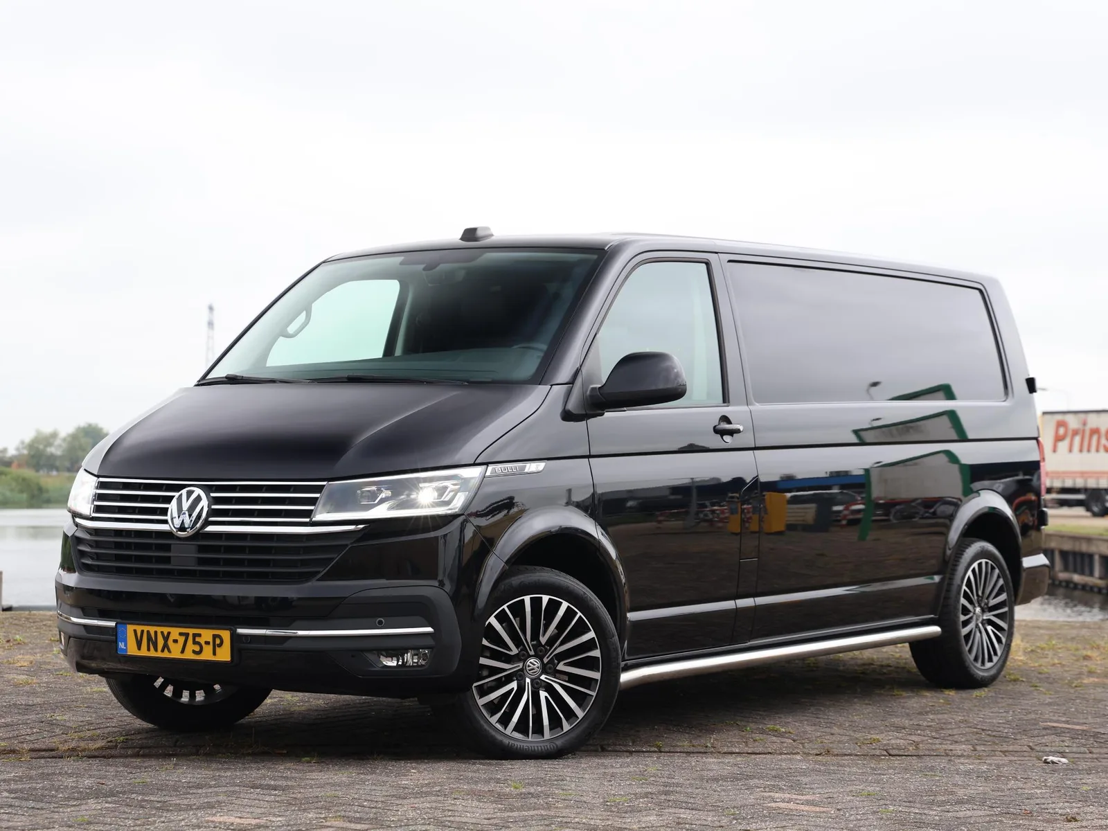 Volkswagen Transporter (2022) — foto 1