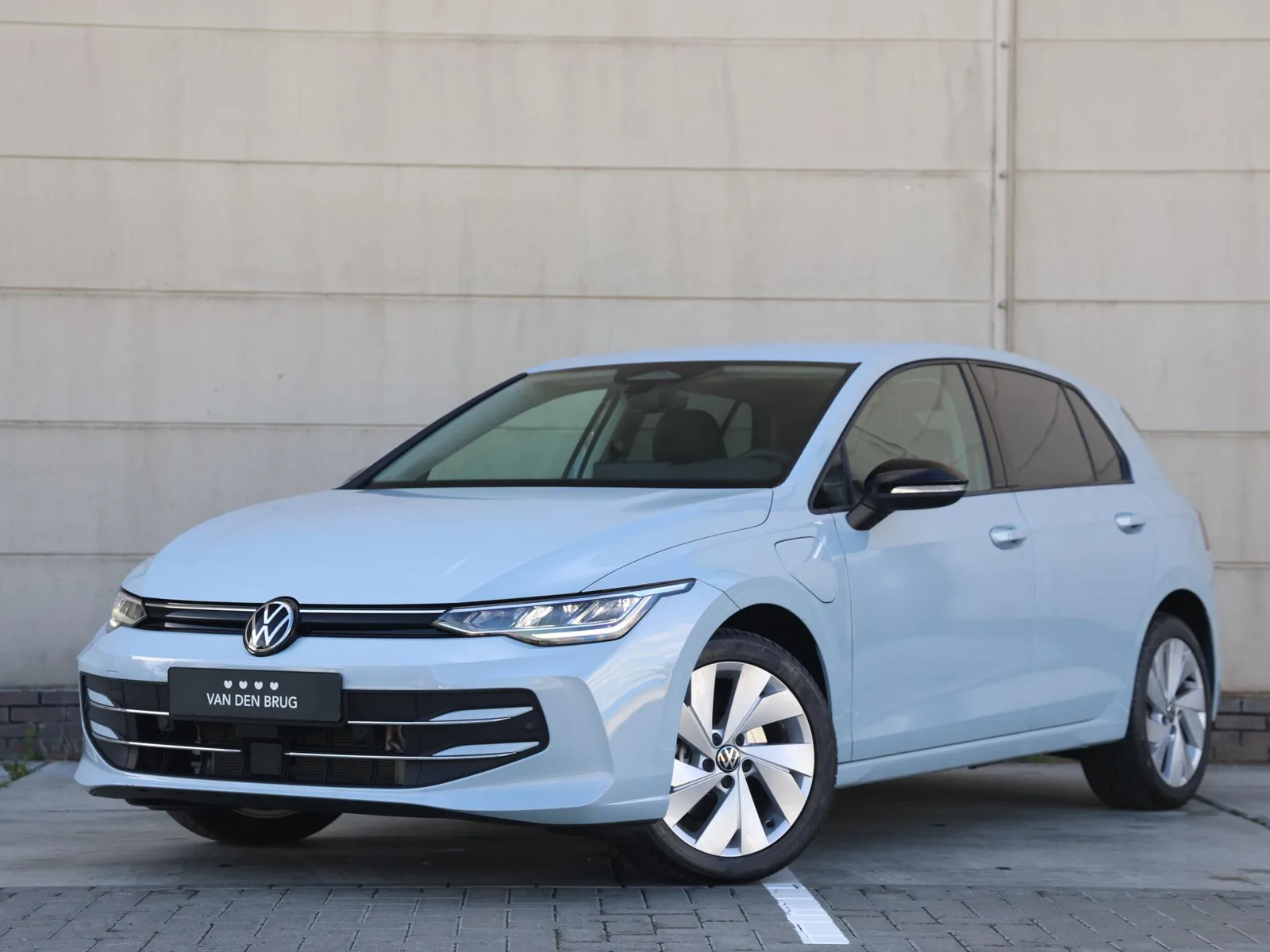Volkswagen Golf (2025) — foto 1
